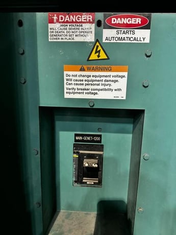 680 KW Cummins #GTA38G3, Natural gas generator, 277/480 Volts, 264 hours, 2004 - Image 8