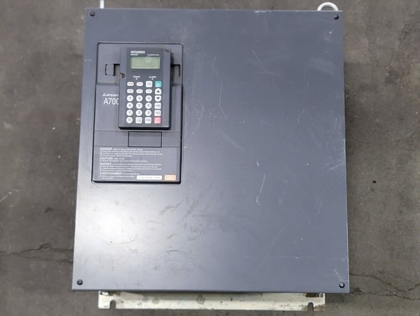 50 HP Mitsubishi Electric Corp., FR-A760-00550-NA, variable frequency drive, 600 Volts, 87.3 amps - Image 1