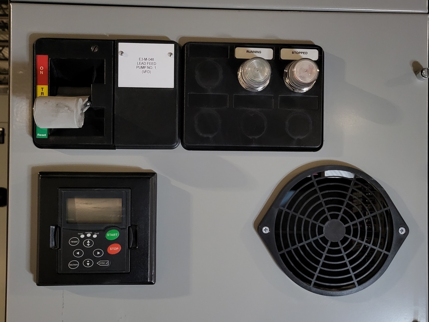 30 HP Eaton, SVX025A1-5A4N1, variable frequency drive, 600 Volts, 34 amps, like new - Image 2