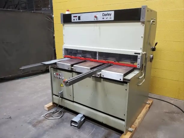 .098" x 4.7' Darley #S1250x2.5, hydraulic shear, 40" manual front gauge, hydraulic hold downs - Image 3