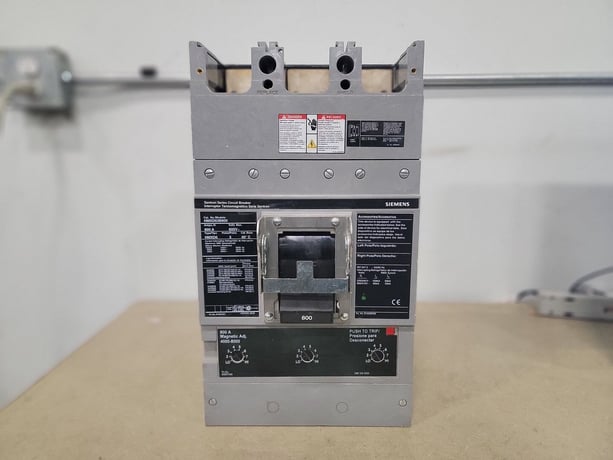 800 Amps, Siemens, HMXD63B800, Sentron circuit breaker, 3-pole, 600 Volts, like new - Image 1