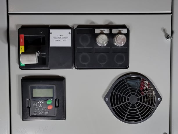 5 HP Eaton, SVX004A1-5A4N1, variable frequency drive, 600 Volts, 7.5 amps, like new - Image 2