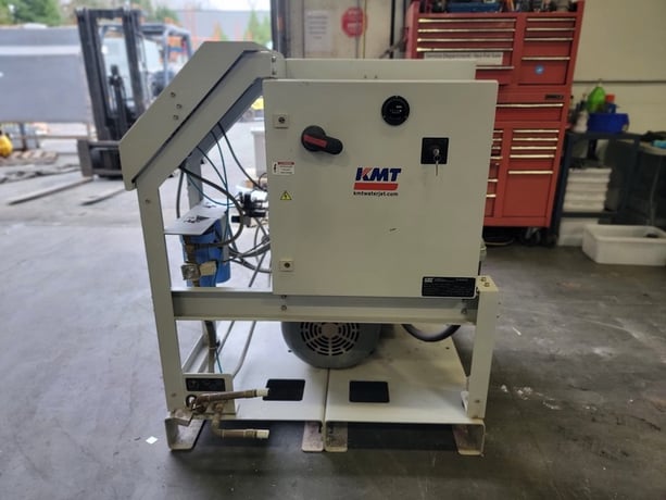 KMT #Tri-Line, waterjet pump, 30 HP, 55000 psi, 480 V., 3 phase, 2112 hours, serial #317-16380 - Image 3