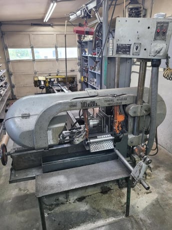 12" x 16" Wellsaw, heavy duty horizontal bandsaw, 13' 6" x 1" x .035" blade, 60-300 FPM, 12" x 12" conveyor - Image 1