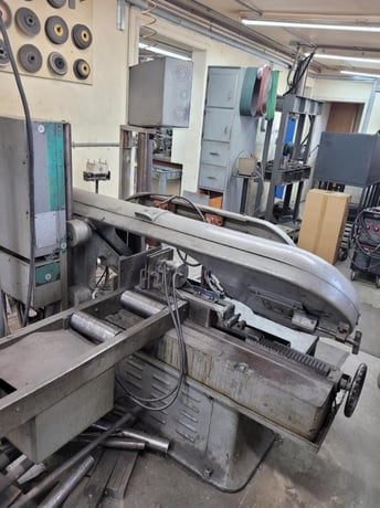 12" x 16" Wellsaw, heavy duty horizontal bandsaw, 13' 6" x 1" x .035" blade, 60-300 FPM, 12" x 12" conveyor - Image 4