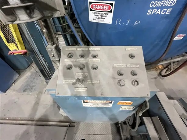 Seco Warwick, horizontal vacuum furnace with retractable loader - Image 4