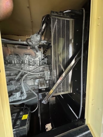 274 KW Generac, stationary diesel generator, basetank, weatherproof enclosure, 277/480 Volts, 584 hours - Image 8