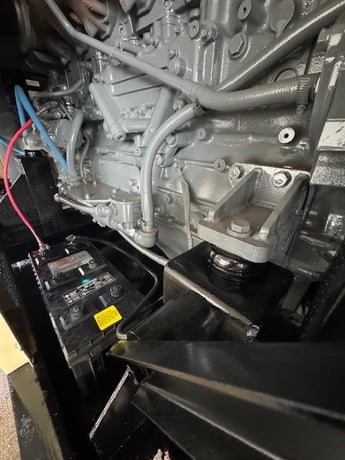 274 KW Generac, stationary diesel generator, basetank, weatherproof enclosure, 277/480 Volts, 584 hours - Image 9