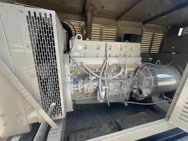 250 KW Cummins, stationary diesel generator, weatherproof enclosure, 0.8 PF, 277/480 Volts, 1997 - Image 5