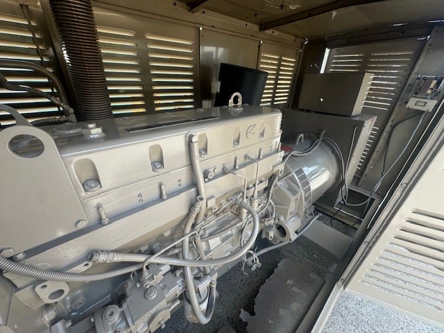 250 KW Cummins, stationary diesel generator, weatherproof enclosure, 0.8 PF, 277/480 Volts, 1997 - Image 6