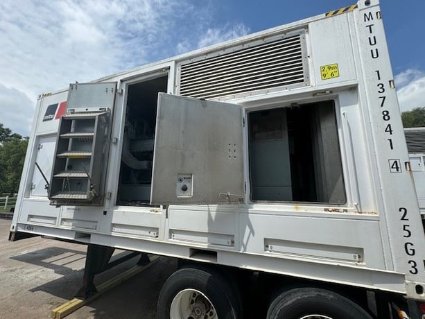 550 KW Mtu Onsite Energy #12V1600B40S, diesel towable rental generator, sound attenuated enclosure, 6671 - Image 4