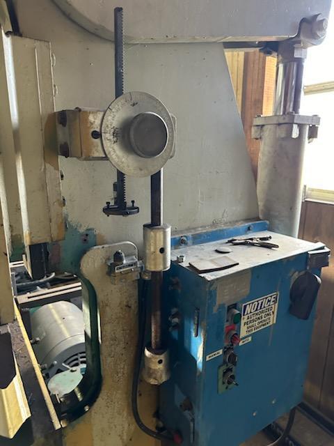 100 Ton, Accurpress #710010, hydraulic press brake, 10' overall, 14" open height, 6" closed height, 8" - Image 4
