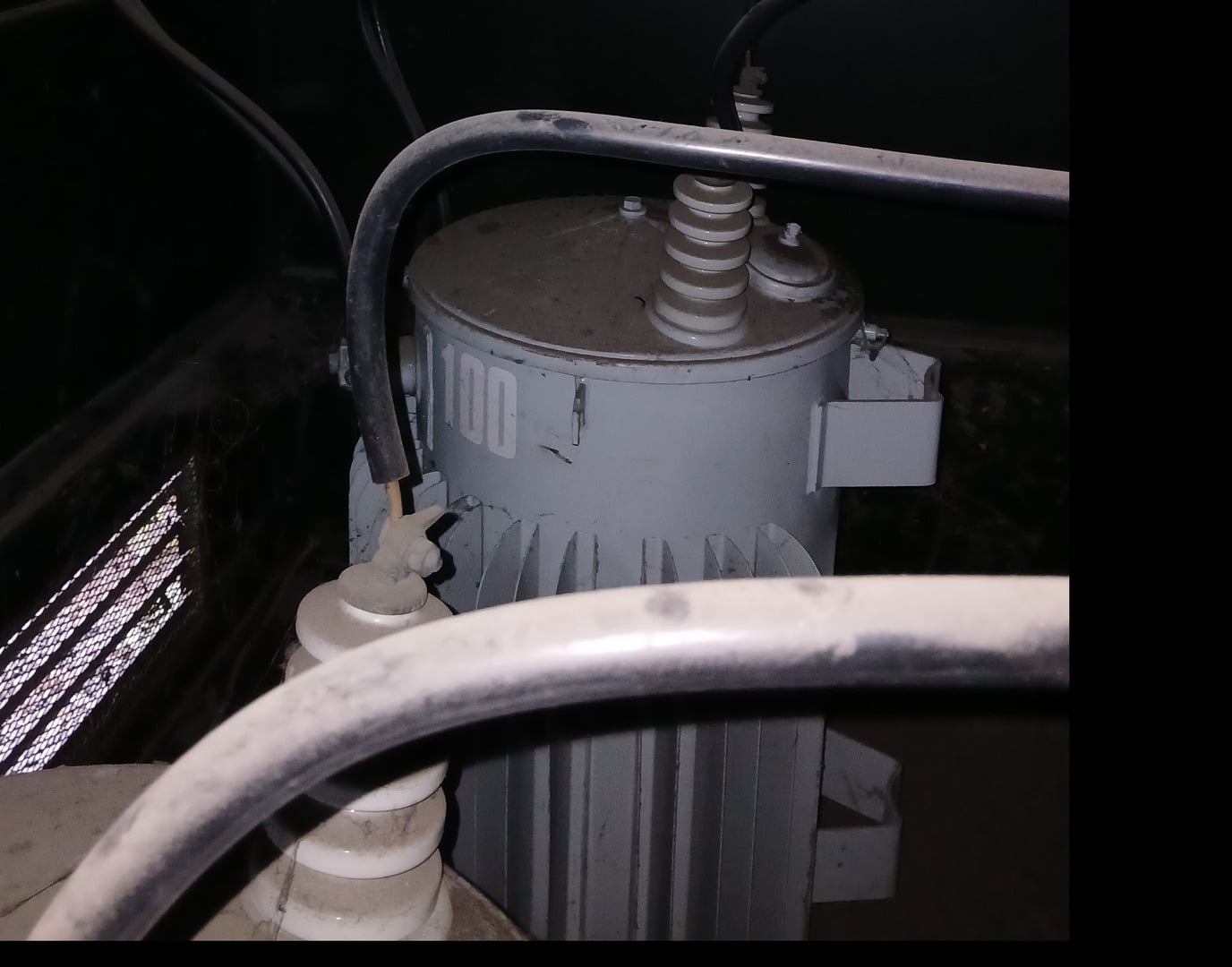 100 KVA 12470 Primary 120 Secondary, Westinghjouse 8E6679, pole mount transformer, oil type, 1972 - Image 3