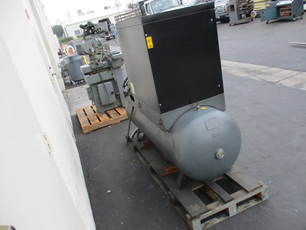 10 HP Chicago Pneumatic #QRS-10, rotary air compressor,tank & dryer, 40 cfm @ 125 psi, 230/460 V., 3-phase - Image 6