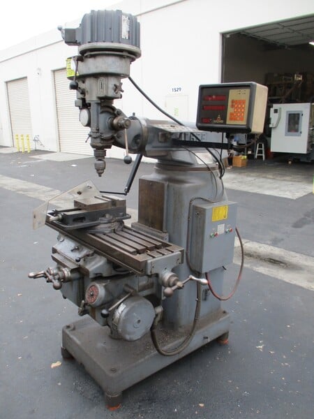 Tree #2UVR, vertical mill, 10.5"x42"tbl, 2 HP, 2-Axis digital read out,variable speed 60-3300 RPM,power feed - Image 5