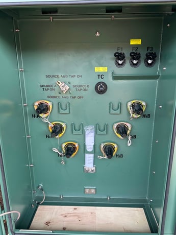 300 KVA 13200Y/7620 Primary, 208/120 Secondary, with taps, bayonet fusing, 4 POS Loadbreak Switch - Image 2