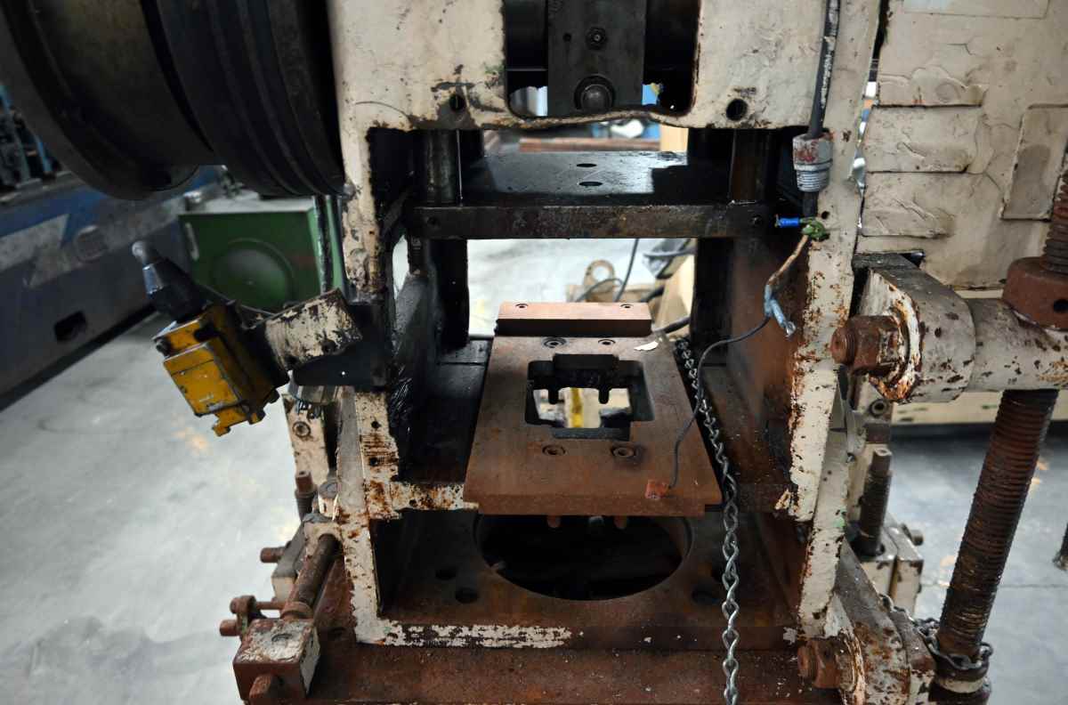 18 Ton, Tishken #COT-6, cut-off press, 3 stroke, 8" Shut Height, 11" open - Image 4