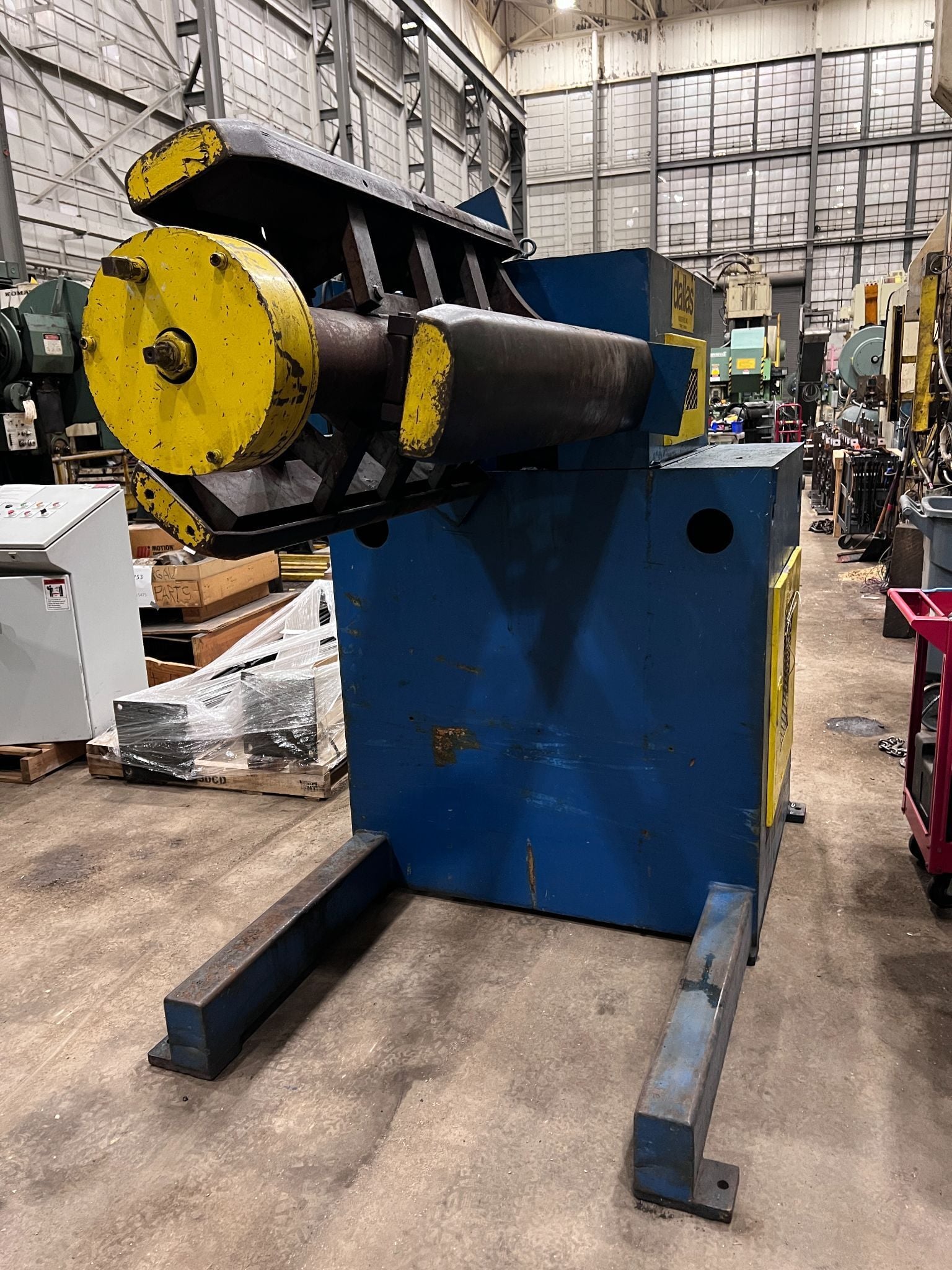 10000 lb. Dallas #06700, motorized uncoiler, 30" width, 60" outside dimensions, 20"-24" ID, 3-leaf, manual - Image 2
