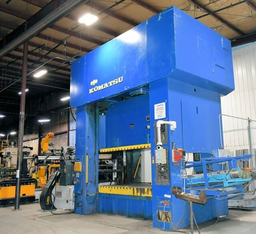 550 Ton, Komatsu #E2F-500, straight side double crank, 11.8" stroke, 33" Shut Height, 9.84" adj., 118.11" - Image 2