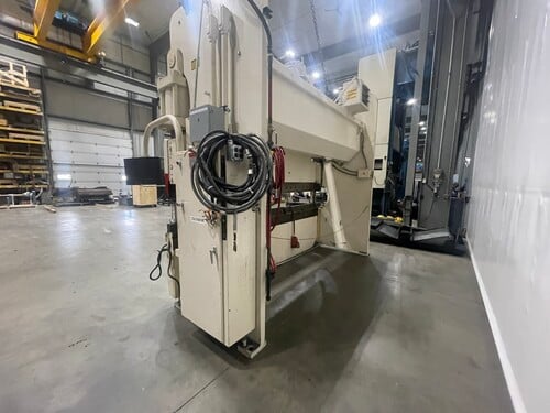 230 Ton, Cincinnati, press brake, 12' overall - Image 4
