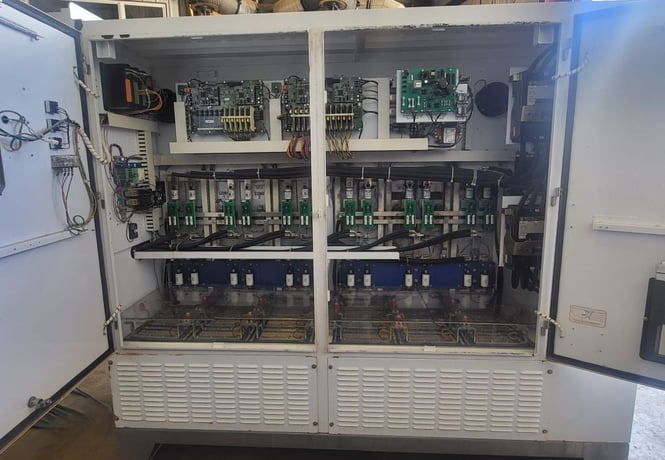 849 HP Centrilift, 8900-4-GCS-24P, VFD, 118" L x 48" W x 84" H, 3 phase, 380/480 Volts - Image 3