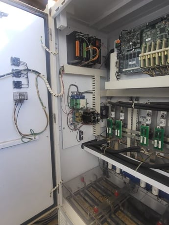 849 HP Centrilift, 8900-4-GCS-24P, VFD, 118" L x 48" W x 84" H, 3 phase, 380/480 Volts - Image 6