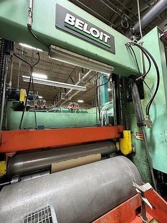 Beloit, 84" wide 2-drum winder, shaftless floor pick-up unwind stand, 60" rewind diameter, 6000 FPM - Image 2