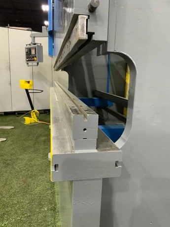 220 Ton, Durma #HAP-37200, press brake, 12.1' OA, 122" between housing, 7.83" stroke, 2-Axis CNC Back Gauge - Image 4