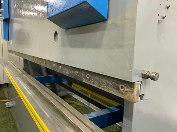 220 Ton, Durma #HAP-37200, press brake, 12.1' OA, 122" between housing, 7.83" stroke, 2-Axis CNC Back Gauge - Image 9