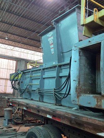 Excel #2R9, 2-ram baler, 50 HP, 9" cylinder, no bale door, low usage, 2001 - Image 8