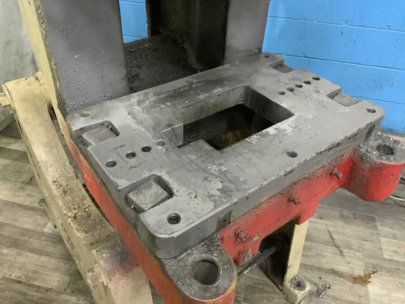 32 Ton, Minster #4, OBI press, WPC press Control, 24" x 15" bed area, 130 SPM, 5 HP - Image 4