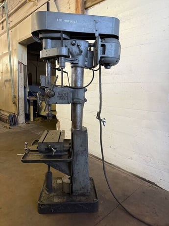 22" Buffalo #22, heavy duty drill press, 1.5" capacity, 65-1350 SPM, 220/440 V., 3-phase, power feed - Image 6