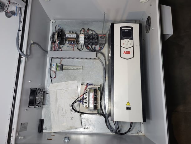 15 HP ABB, ACS880-01-035A-7, VFD, 19 amps, 600 Volts, 3 phase - Image 4