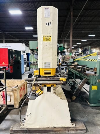 8" x 8" x .7" Geka #Hydracrop-165/S, 165 ton, serial #106104 - Image 1