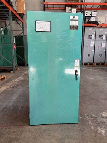 400 Amp. Cummins OTPCC-5712837, automatic transfer switch, 3-pole, 208 Volts, Nema 1, 2005 - Image 1