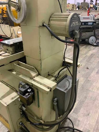 6" x 18" DoAll #VS618, surface grinder, 7" x 1/2" grinding wheel, 15" work height, lube system, 1 HP - Image 5