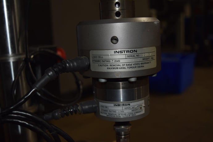 5.5 KIP (25kN), Instron #8872, Dynamic Fatigue Testing System, 2 columns, 18" between columns - Image 10