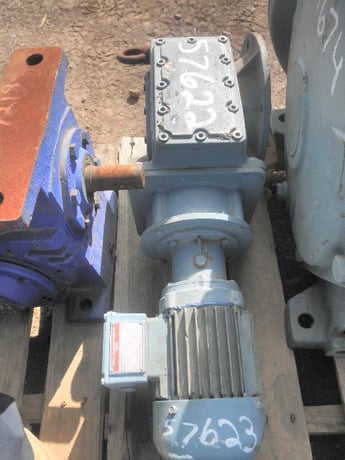 0.33 HP @ 780 RPM, Bauer #DPK782-178WMG, Right Angle Gearbox, 4.10 :1 Ratio, 3200 RPM Output, 1997 - Image 3