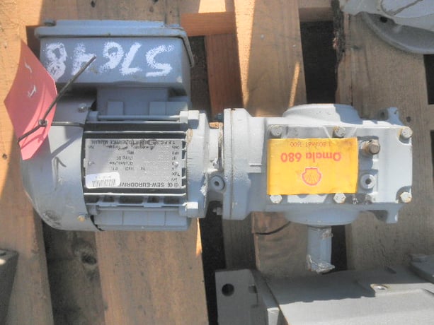 0.25 HP @ 1700 RPM, Eurodrive #S47DT71C4, Right Angle Gear Reducer Gearbox, 104.80 :1 Ratio, 16 RPM Output - Image 2