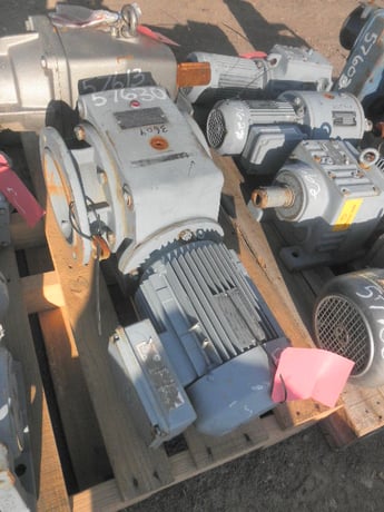 5 HP @ 4500 RPM, Eurodrive #SAF72, Right Angle Gear Reducer Gearbox, 21.14:1 Ratio, 203.25 RPM Output - Image 1