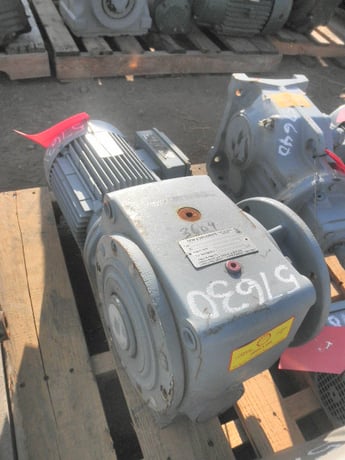 5 HP @ 4500 RPM, Eurodrive #SAF72, Right Angle Gear Reducer Gearbox, 21.14:1 Ratio, 203.25 RPM Output - Image 2