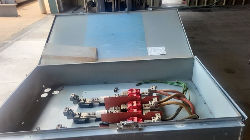 1200 Amp. Eaton Cutler-Hammer, Heavy Duty Safety Switch, w/VFD, mounted on 30' goose neck trailer, 600 V - Image 9