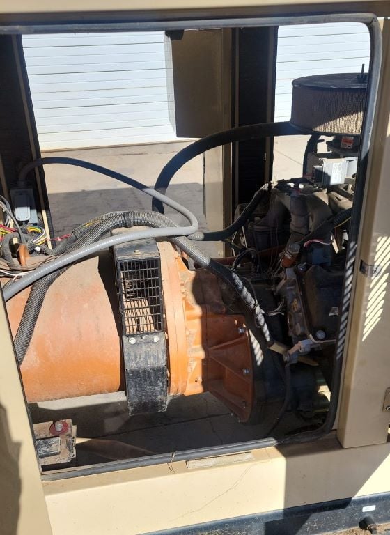 100 KW Generac #2966970100, Natural Gas Generator, 107 HP, 2300 RPM, 120/240 V, 279 hours, 2003 - Image 8