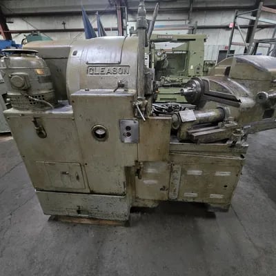 Gleason #710, straight bevel generator, with misc tooling & change gears, s/n #21985 - Image 1