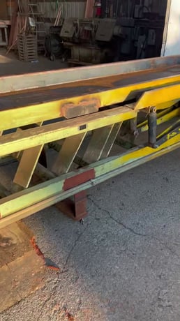 24" wide x 28' long, Carrier natural frequency trough conveyor, 5 HP - Image 7