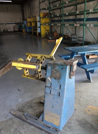 1600 lb. CWP, non-motorized uncoiler, 18" mandrel width, 48" outside dimensions, 11.5"-17.5" ID - Image 1