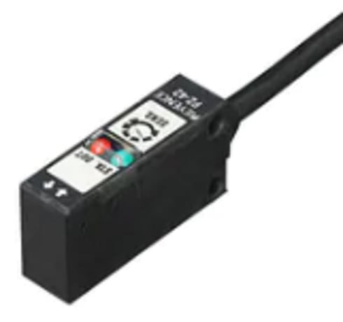 Keyence PZ-42 Built-In Amp Photoelectric Sensor, Square Reflective Cable, NPN - Image 1