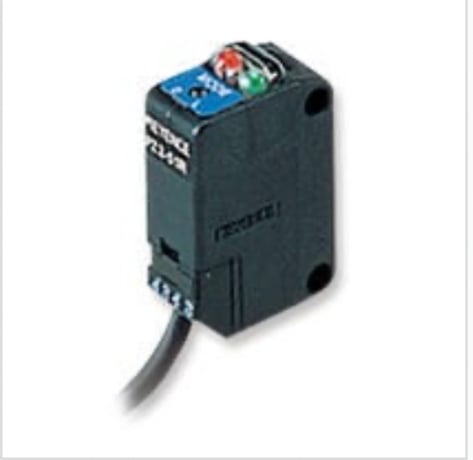 Keyence PZ2-42 Built-In Amplifier Photoelectric Sensor, Square Reflective, NPN - Image 1