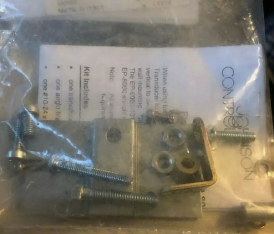Johnson Controls EP-8000-101 Electro-Pneumatic Transducer Mounting Kit - Image 1
