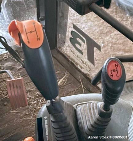 McCormick #X60.30, Utility Tractor, Quicke frontloader, Bucket and baler attachments included, 2012 - Image 9